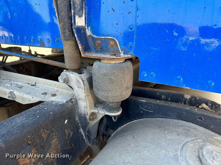 image for item MQ9460 1999 Peterbilt 377  semi truck