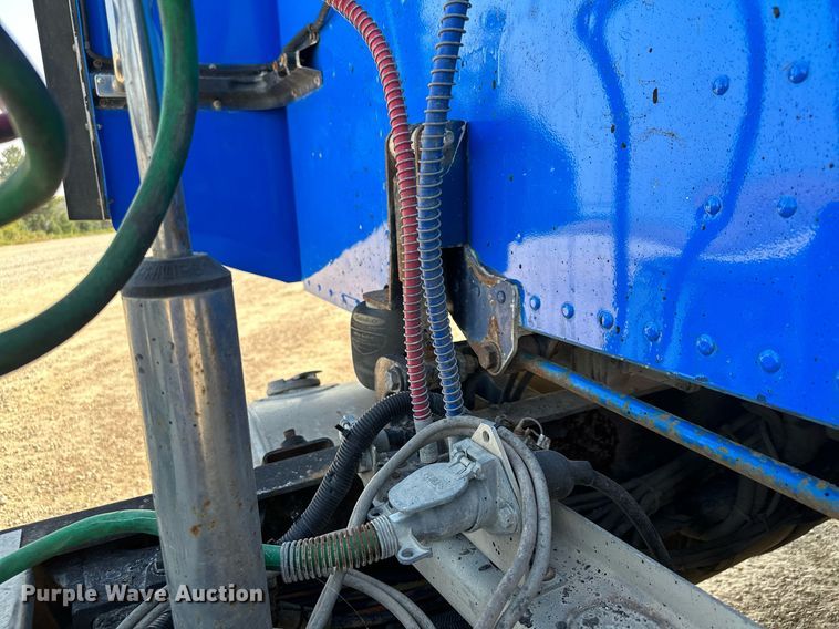 image for item MQ9460 1999 Peterbilt 377  semi truck