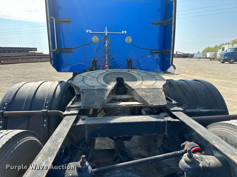 image for item MQ9460 1999 Peterbilt 377  semi truck