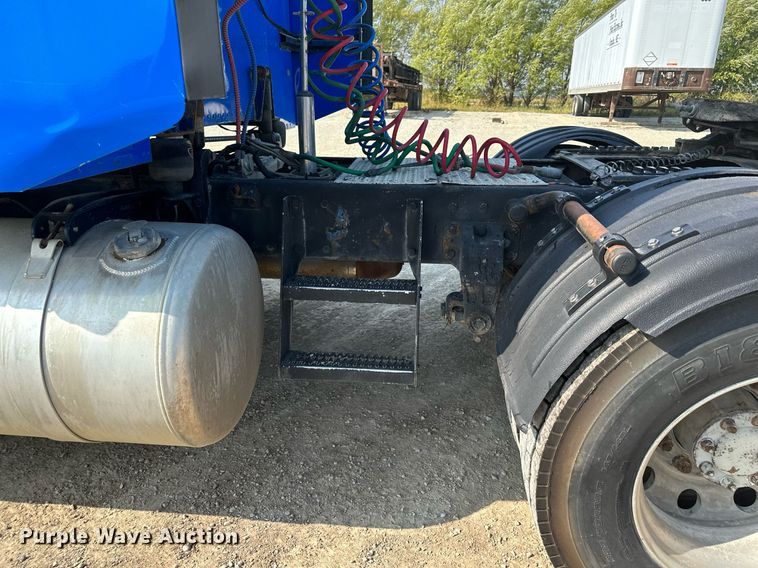 image for item MQ9460 1999 Peterbilt 377  semi truck