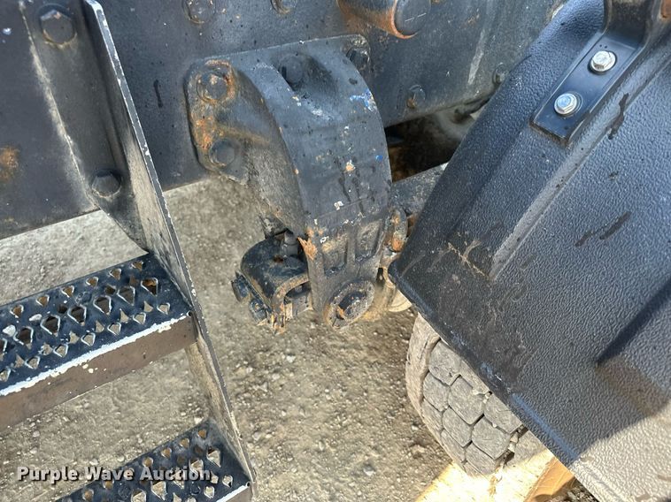 image for item MQ9460 1999 Peterbilt 377  semi truck