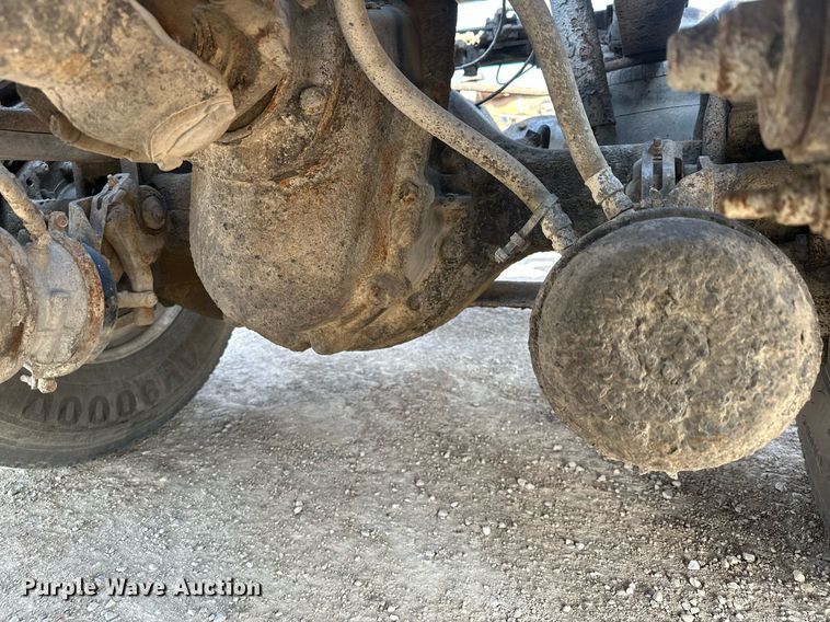 image for item MQ9460 1999 Peterbilt 377  semi truck