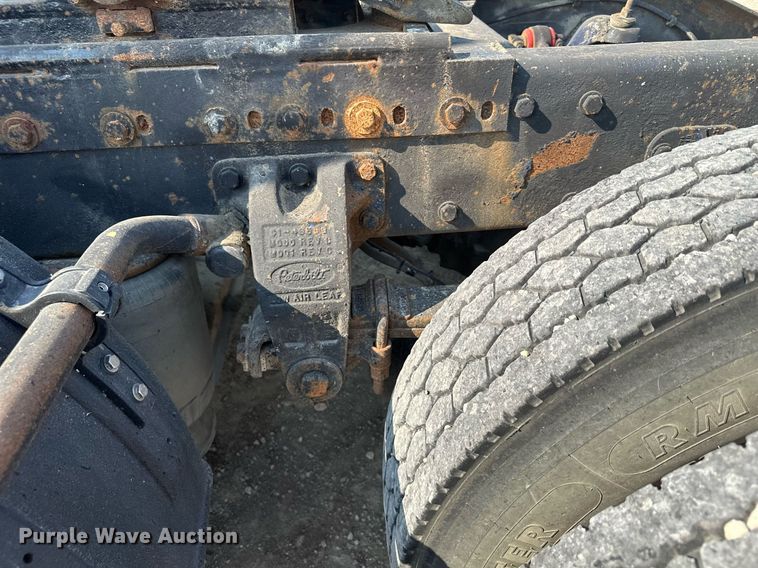 image for item MQ9460 1999 Peterbilt 377  semi truck