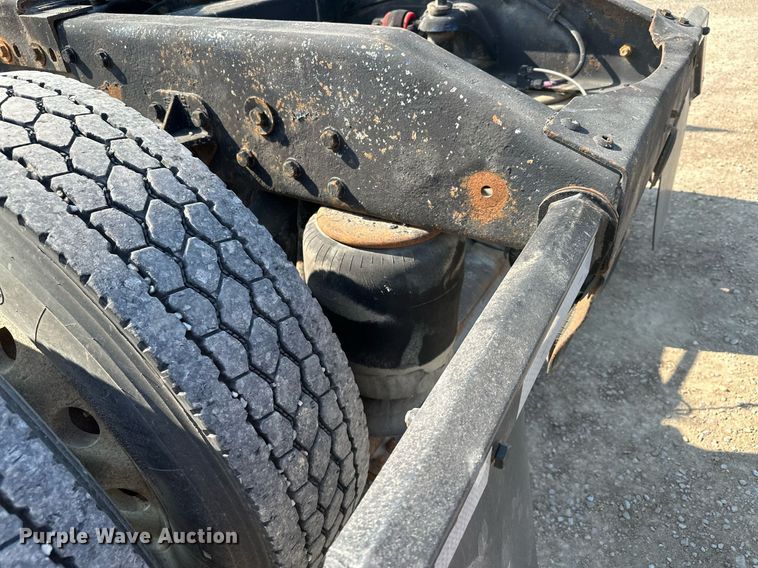 image for item MQ9460 1999 Peterbilt 377  semi truck