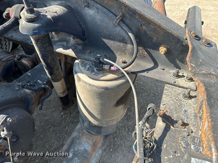 image for item MQ9460 1999 Peterbilt 377  semi truck