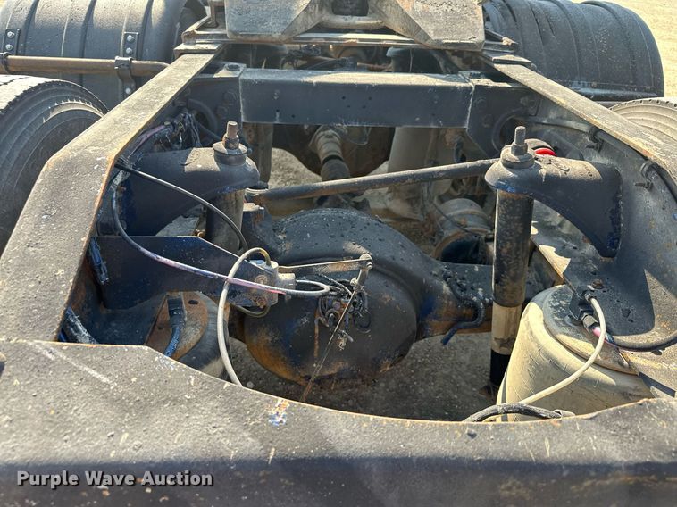 image for item MQ9460 1999 Peterbilt 377  semi truck