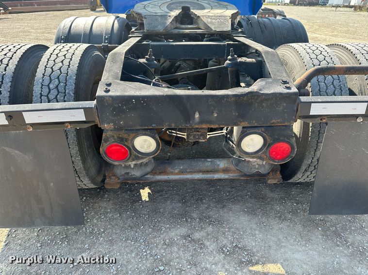 image for item MQ9460 1999 Peterbilt 377  semi truck