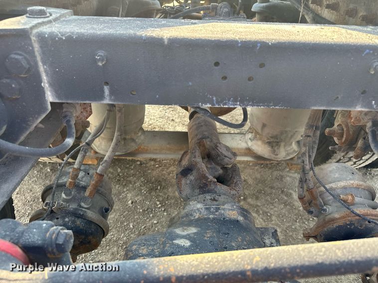 image for item MQ9460 1999 Peterbilt 377  semi truck