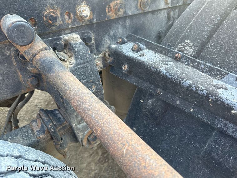 image for item MQ9460 1999 Peterbilt 377  semi truck