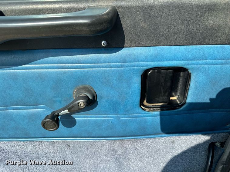 image for item MQ9460 1999 Peterbilt 377  semi truck