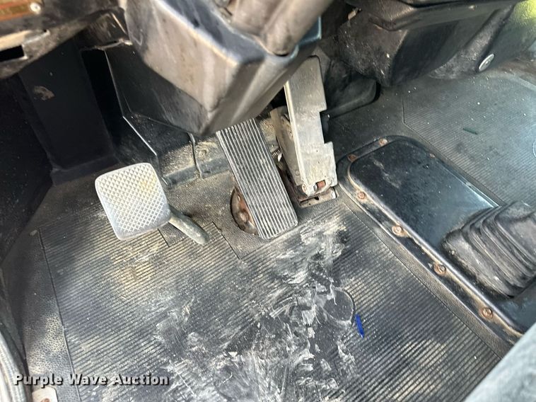 image for item MQ9460 1999 Peterbilt 377  semi truck