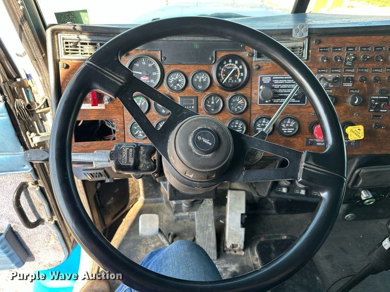 image for item MQ9460 1999 Peterbilt 377  semi truck