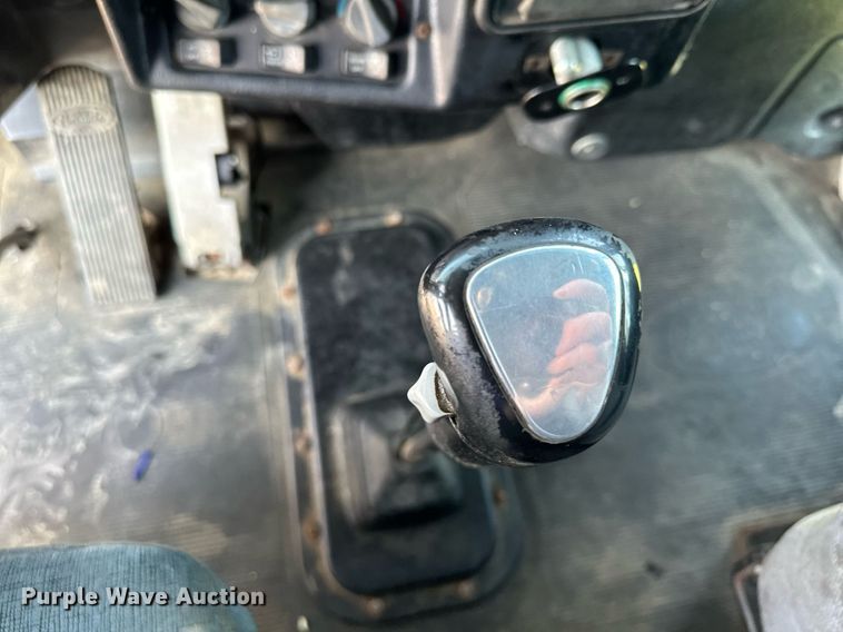 image for item MQ9460 1999 Peterbilt 377  semi truck