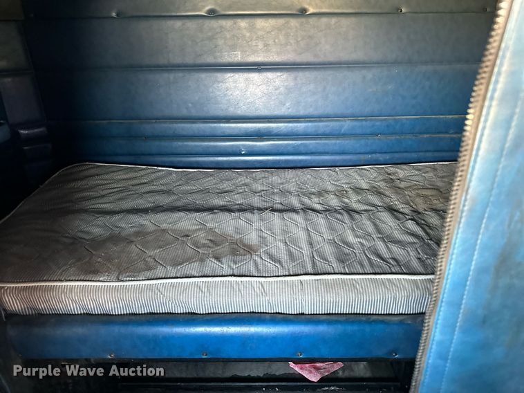 image for item MQ9460 1999 Peterbilt 377  semi truck