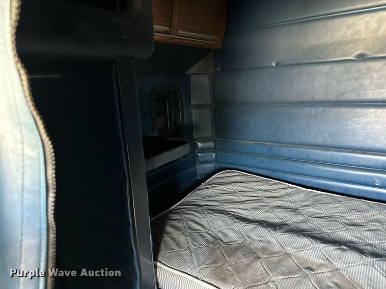 image for item MQ9460 1999 Peterbilt 377  semi truck