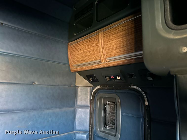 image for item MQ9460 1999 Peterbilt 377  semi truck