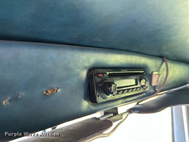 image for item MQ9460 1999 Peterbilt 377  semi truck