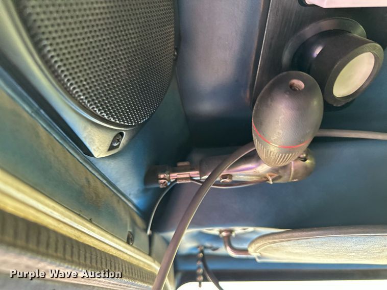 image for item MQ9460 1999 Peterbilt 377  semi truck