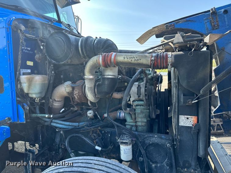 image for item MQ9460 1999 Peterbilt 377  semi truck