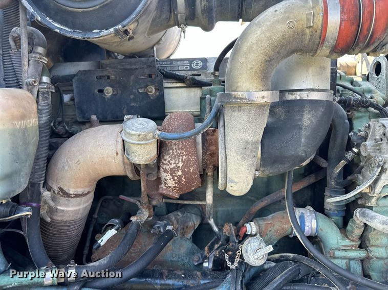 image for item MQ9460 1999 Peterbilt 377  semi truck