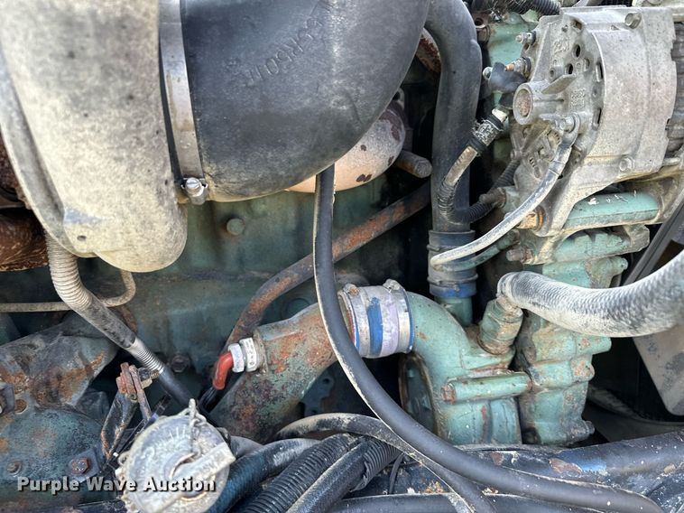 image for item MQ9460 1999 Peterbilt 377  semi truck