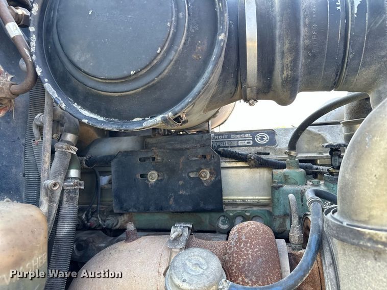 image for item MQ9460 1999 Peterbilt 377  semi truck