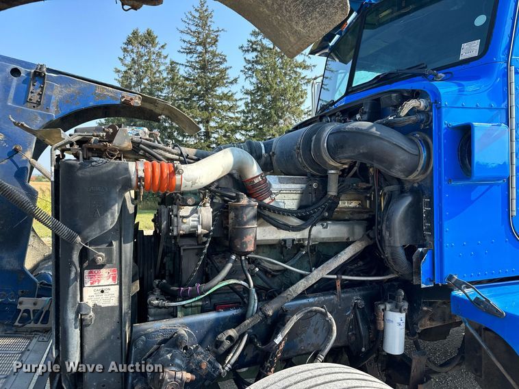 image for item MQ9460 1999 Peterbilt 377  semi truck