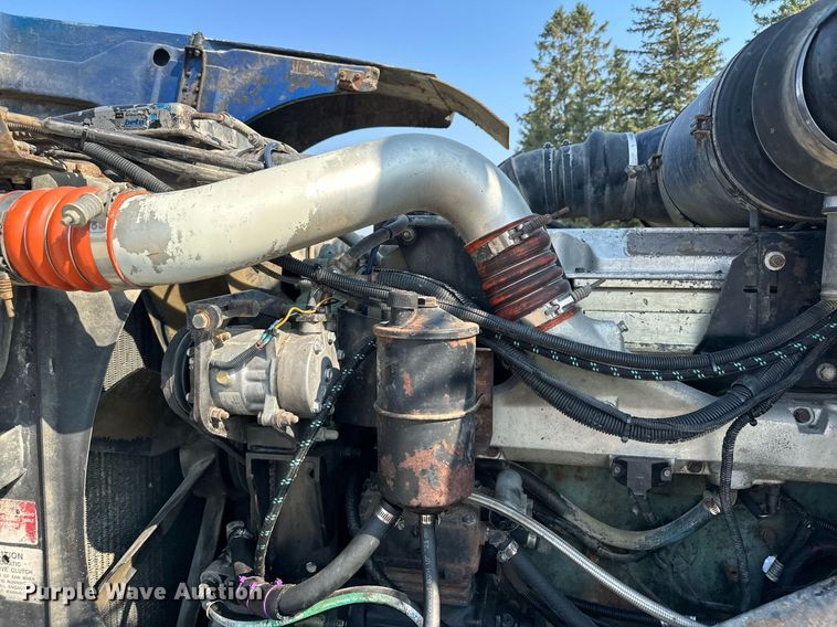 image for item MQ9460 1999 Peterbilt 377  semi truck