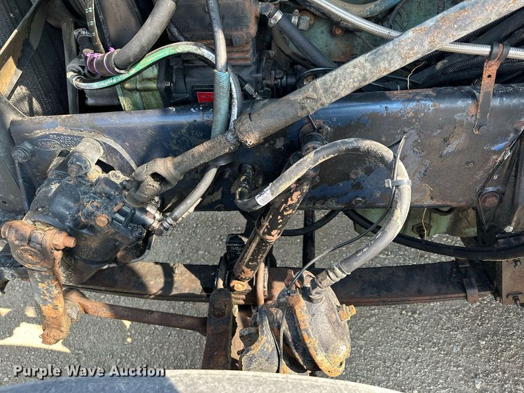 image for item MQ9460 1999 Peterbilt 377  semi truck