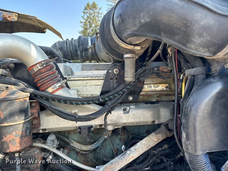 image for item MQ9460 1999 Peterbilt 377  semi truck