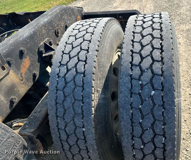 image for item MQ9460 1999 Peterbilt 377  semi truck