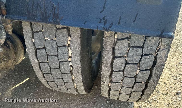 image for item MQ9460 1999 Peterbilt 377  semi truck