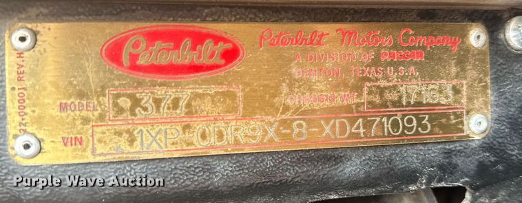 image for item MQ9460 1999 Peterbilt 377  semi truck