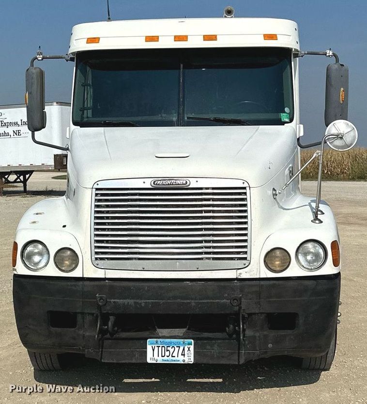 image for item MQ9461 2003 Freightliner Century Class S/T  semi truck