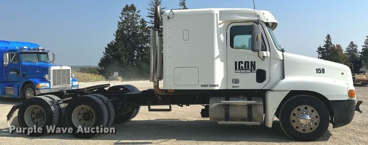 image for item MQ9461 2003 Freightliner Century Class S/T  semi truck