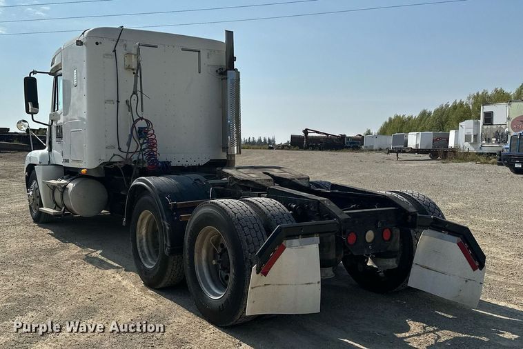 image for item MQ9461 2003 Freightliner Century Class S/T  semi truck