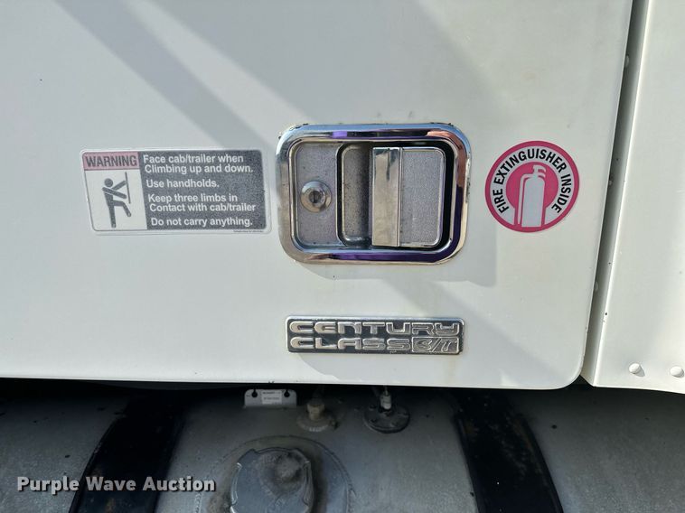 image for item MQ9461 2003 Freightliner Century Class S/T  semi truck