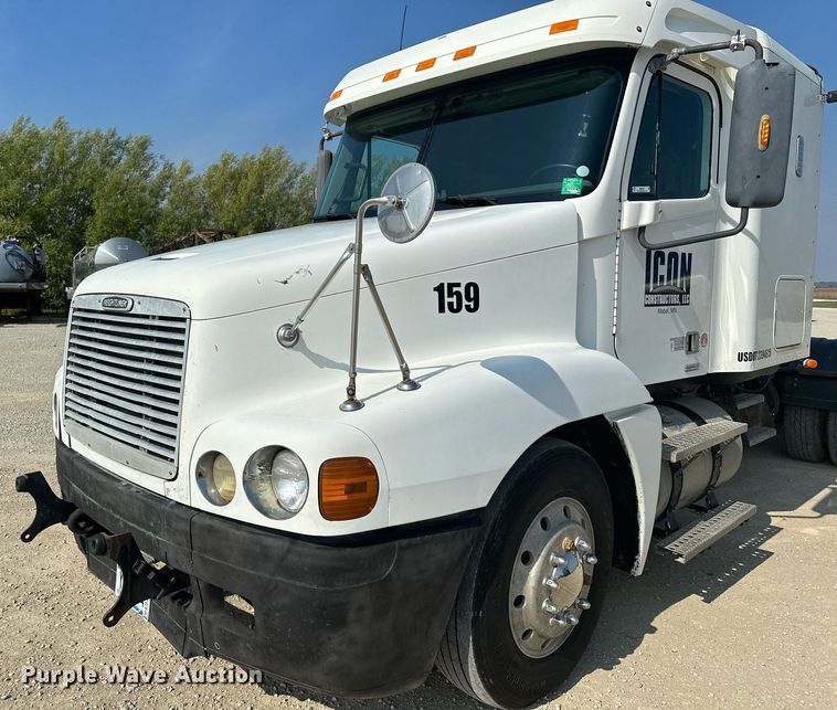 image for item MQ9461 2003 Freightliner Century Class S/T  semi truck