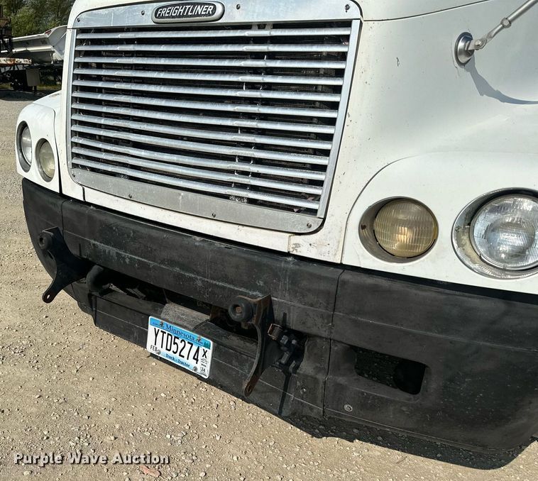 image for item MQ9461 2003 Freightliner Century Class S/T  semi truck