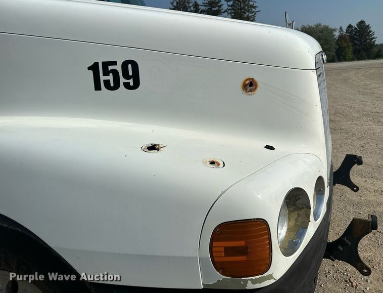 image for item MQ9461 2003 Freightliner Century Class S/T  semi truck