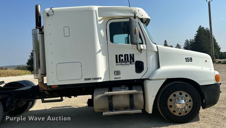 image for item MQ9461 2003 Freightliner Century Class S/T  semi truck