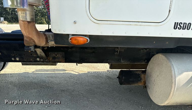 image for item MQ9461 2003 Freightliner Century Class S/T  semi truck