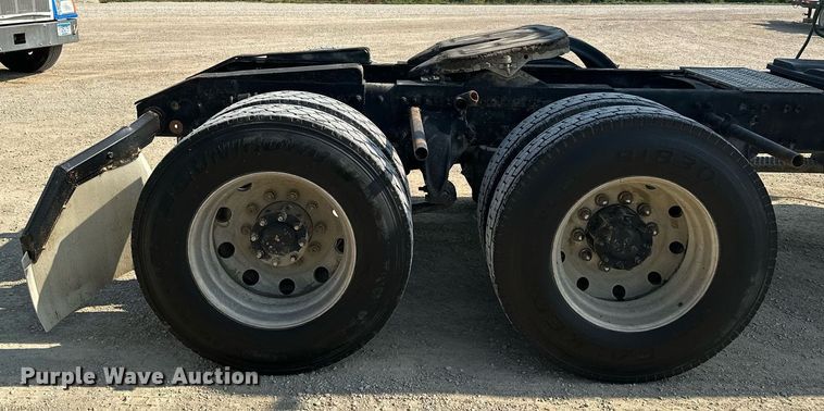 image for item MQ9461 2003 Freightliner Century Class S/T  semi truck