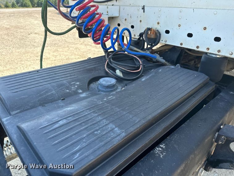 image for item MQ9461 2003 Freightliner Century Class S/T  semi truck