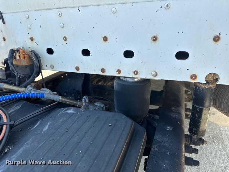 image for item MQ9461 2003 Freightliner Century Class S/T  semi truck