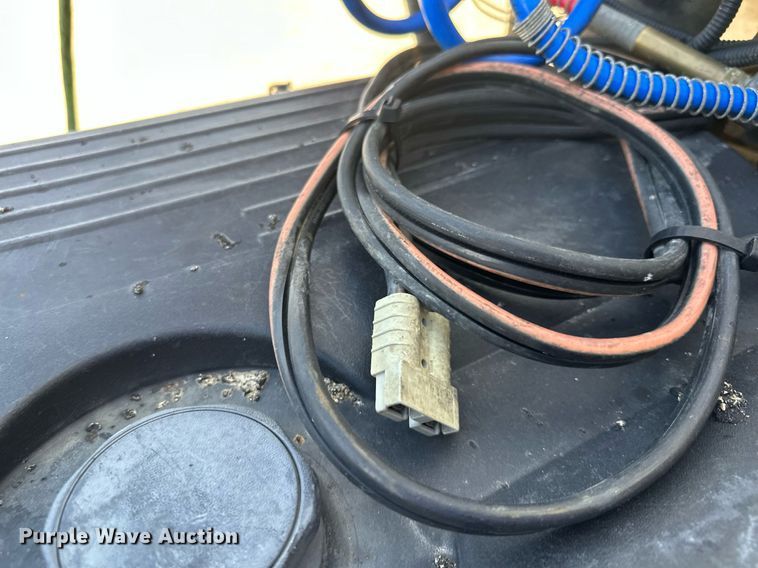 image for item MQ9461 2003 Freightliner Century Class S/T  semi truck