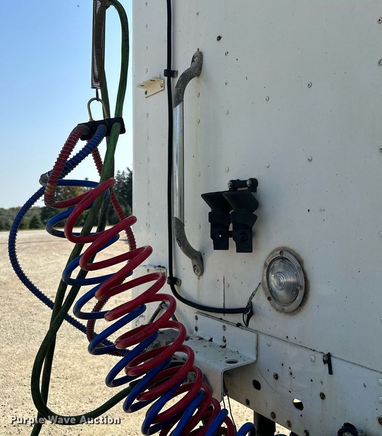 image for item MQ9461 2003 Freightliner Century Class S/T  semi truck