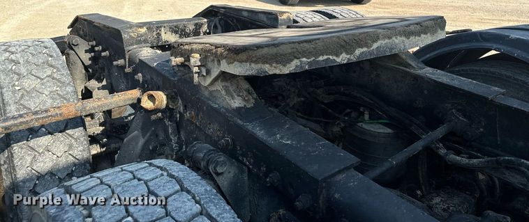 image for item MQ9461 2003 Freightliner Century Class S/T  semi truck