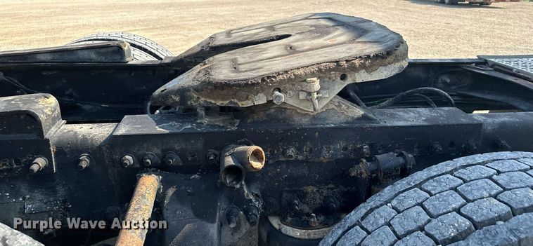 image for item MQ9461 2003 Freightliner Century Class S/T  semi truck