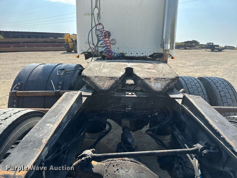 image for item MQ9461 2003 Freightliner Century Class S/T  semi truck